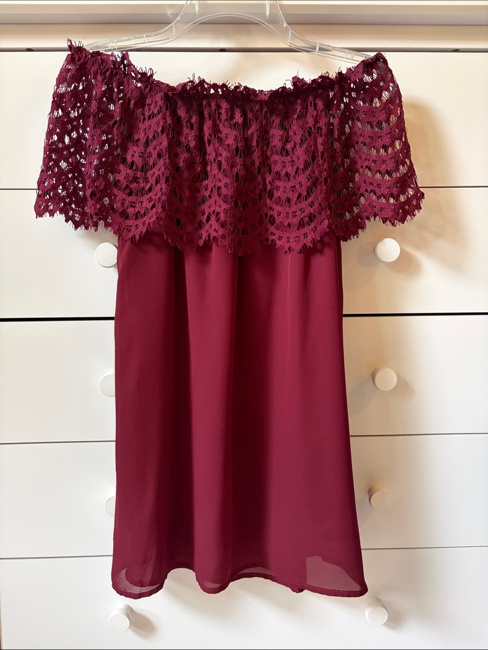 🌹The Hanger Women’s Size Small Lace Trim Off The Shoulder Dress